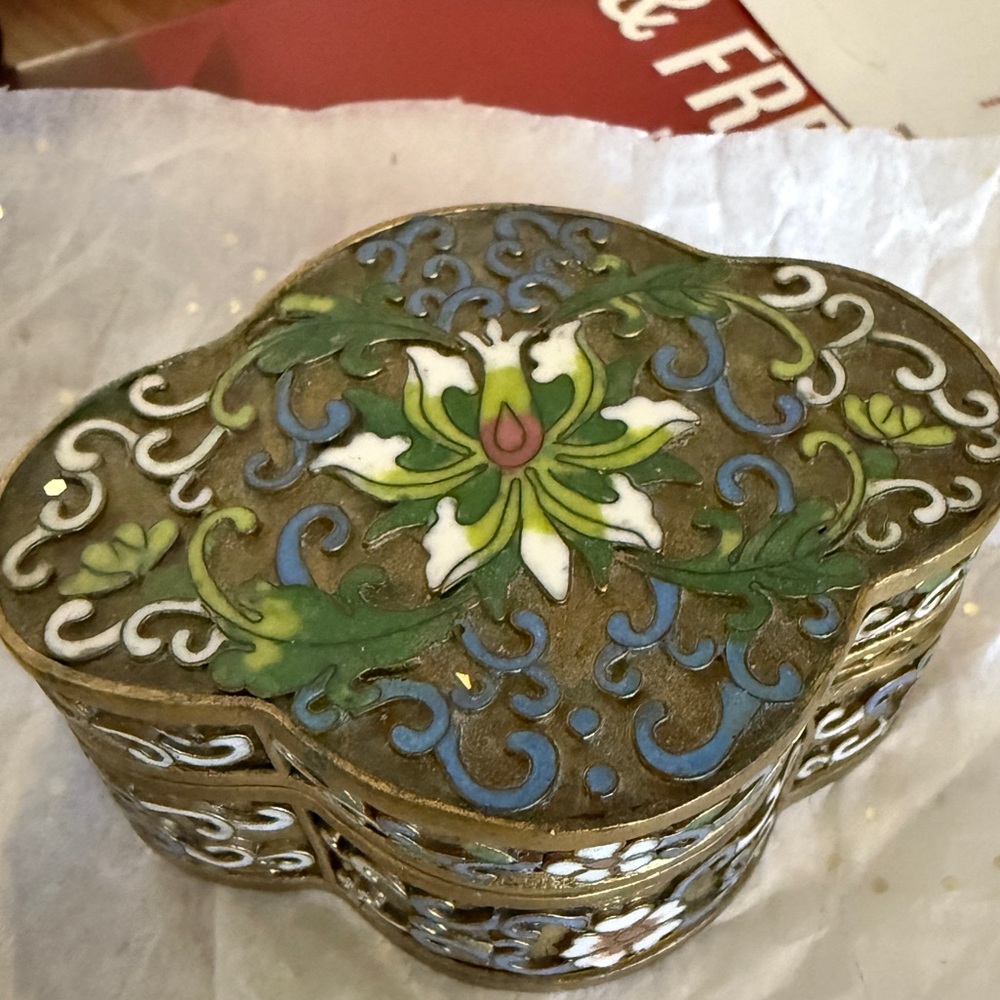 Chinese CLOISONNE Quatrefoil Trinket Box Pink Lotus & Scrollwork set of 3